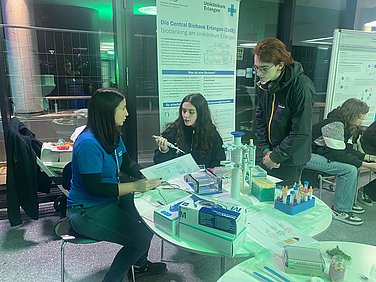 Die Lange Nacht der Wissenschaften - CeBE Stand Mitmachaktion